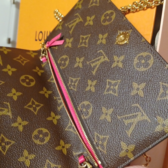 Louis vuttion crossbody - Picture 6 of 9